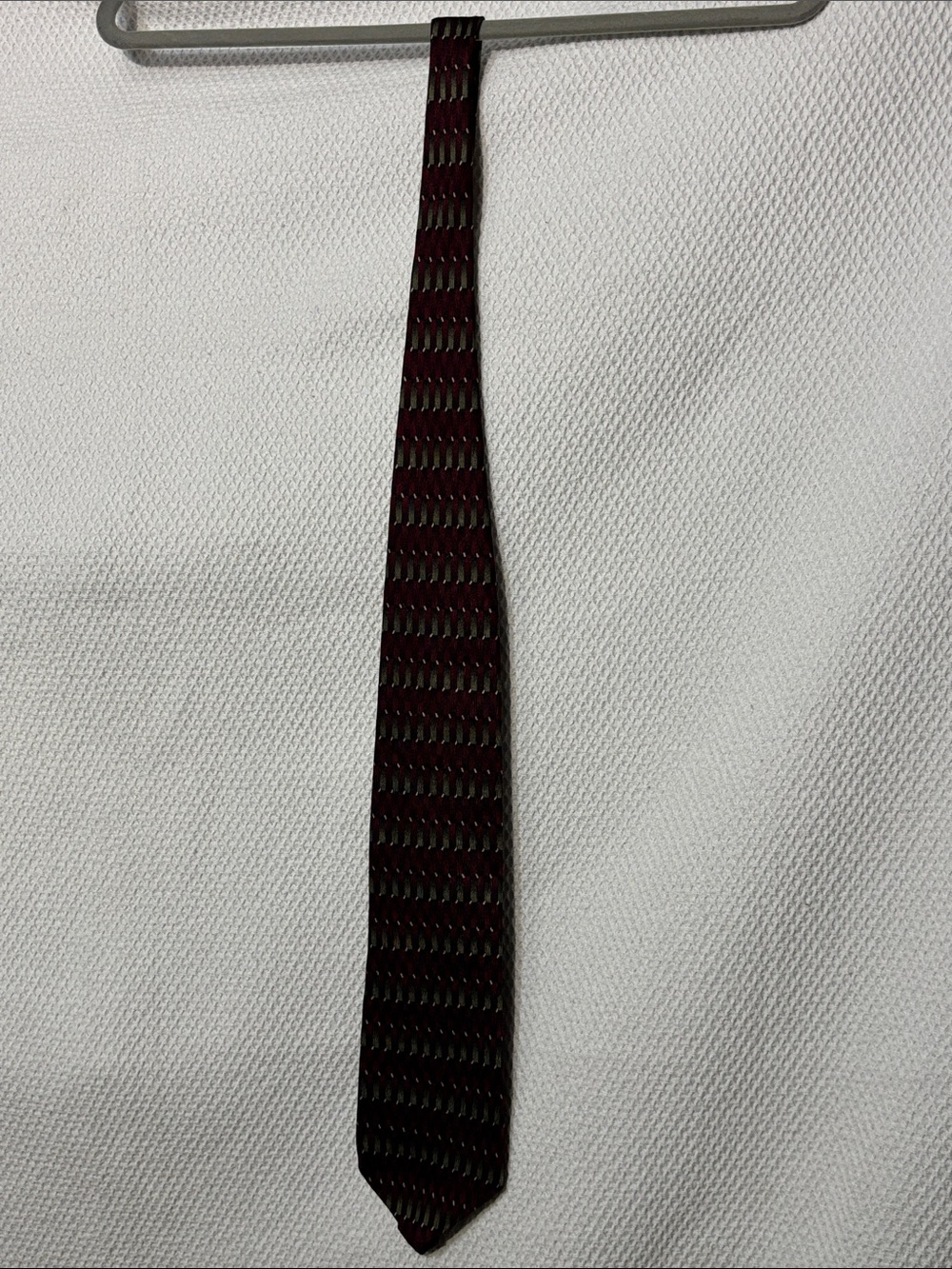 Oscar de la Renta Burgundy and Olive Patterned 100% Silk Classic Tie